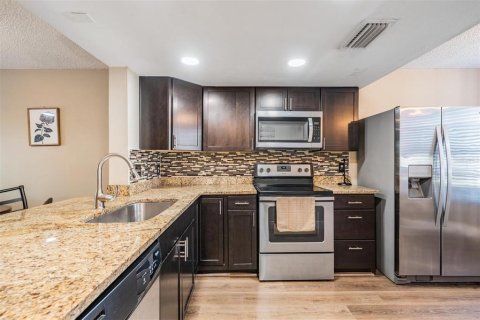 Townhouse in Tampa, Florida 2 bedrooms, 104.05 sq.m. № 2094113 - photo 16