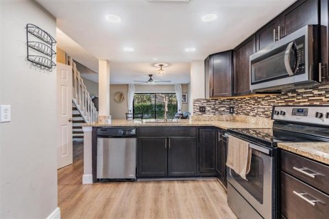 Townhouse in Tampa, Florida 2 bedrooms, 104.05 sq.m. № 2094113 - photo 18