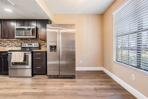 Townhouse in Tampa, Florida 2 bedrooms, 104.05 sq.m. № 2094113 - photo 20