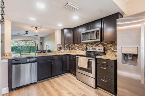Townhouse in Tampa, Florida 2 bedrooms, 104.05 sq.m. № 2094113 - photo 17