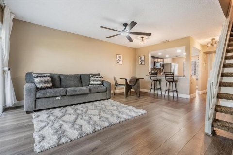 Townhouse in Tampa, Florida 2 bedrooms, 104.05 sq.m. № 2094113 - photo 12