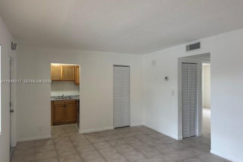 Condominio en alquiler en Pompano Beach, Florida, 2 dormitorios, 67.08 m2 № 2004206 - foto 2