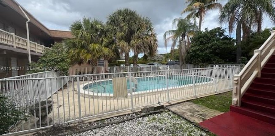 Condominio en Pompano Beach, Florida, 2 dormitorios № 2004206