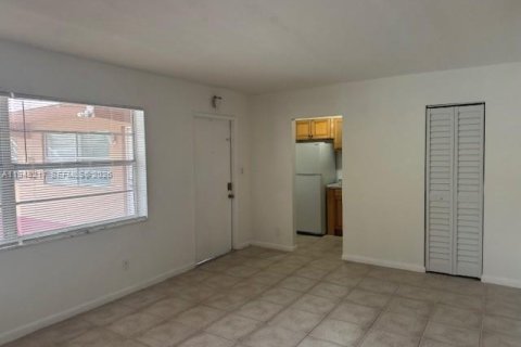 Condominio en alquiler en Pompano Beach, Florida, 2 dormitorios, 67.08 m2 № 2004206 - foto 3