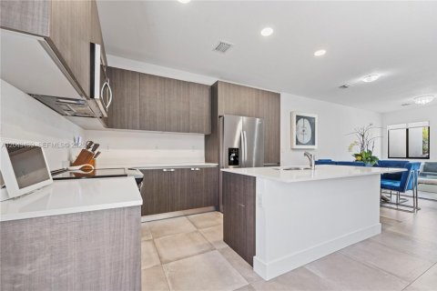 Townhouse in Miami, Florida 3 bedrooms, 155.33 sq.m. № 2173223 - photo 15