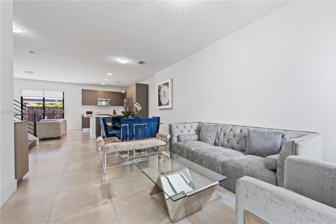 Townhouse in Miami, Florida 3 bedrooms, 155.33 sq.m. № 2173223 - photo 3