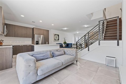 Townhouse in Miami, Florida 3 bedrooms, 155.33 sq.m. № 2173223 - photo 16