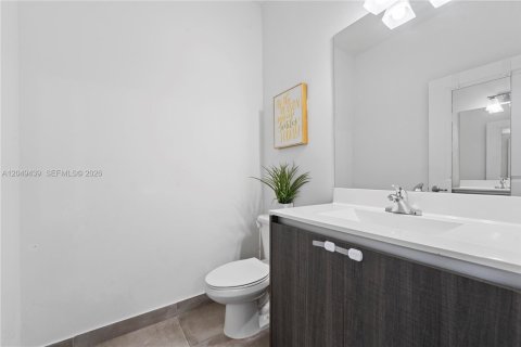 Townhouse in Miami, Florida 3 bedrooms, 155.33 sq.m. № 2173223 - photo 17