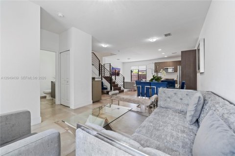 Townhouse in Miami, Florida 3 bedrooms, 155.33 sq.m. № 2173223 - photo 4