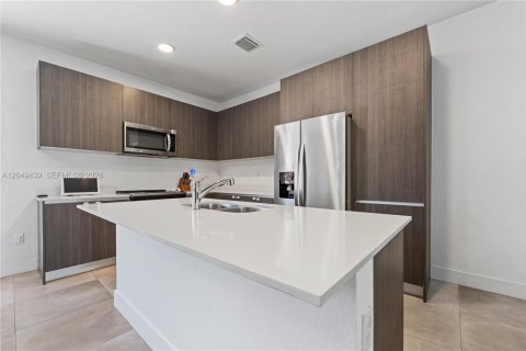 Townhouse in Miami, Florida 3 bedrooms, 155.33 sq.m. № 2173223 - photo 10