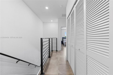 Townhouse in Miami, Florida 3 bedrooms, 155.33 sq.m. № 2173223 - photo 18
