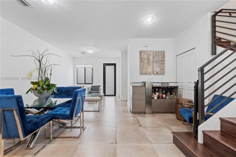Townhouse in Miami, Florida 3 bedrooms, 155.33 sq.m. № 2173223 - photo 9