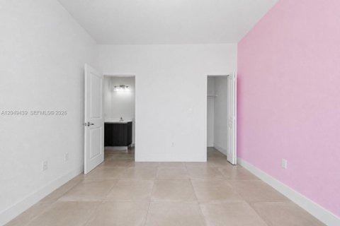 Townhouse in Miami, Florida 3 bedrooms, 155.33 sq.m. № 2173223 - photo 26