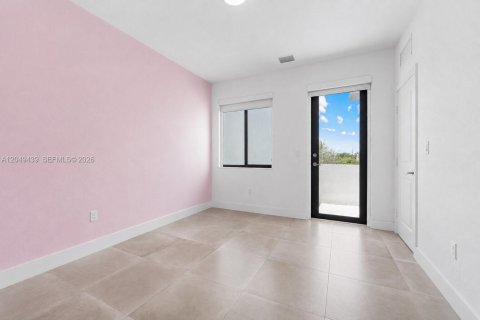 Townhouse in Miami, Florida 3 bedrooms, 155.33 sq.m. № 2173223 - photo 28