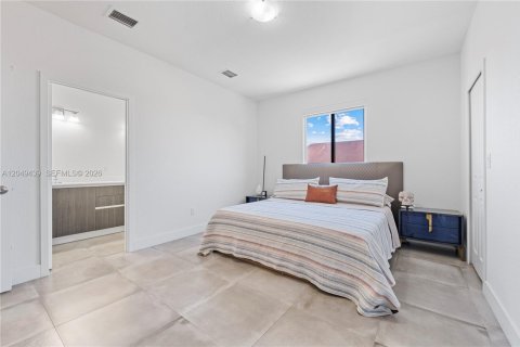 Townhouse in Miami, Florida 3 bedrooms, 155.33 sq.m. № 2173223 - photo 22
