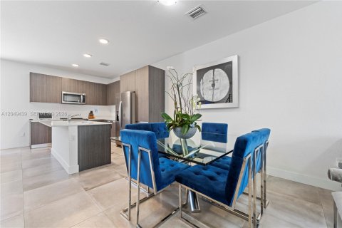 Townhouse in Miami, Florida 3 bedrooms, 155.33 sq.m. № 2173223 - photo 6