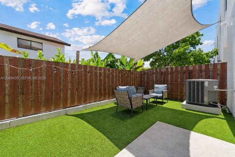 Townhouse in Miami, Florida 3 bedrooms, 155.33 sq.m. № 2173223 - photo 30