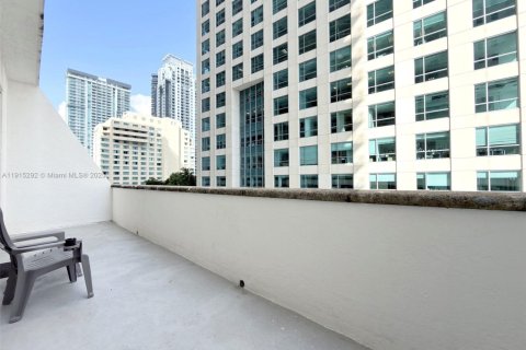 Condo in Miami, Florida, 2 bedrooms № 2082467 - photo 16
