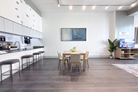 Condo in Miami, Florida, 2 bedrooms № 2082467 - photo 4