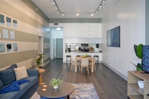 Condo in Miami, Florida, 2 bedrooms № 2082467 - photo 6