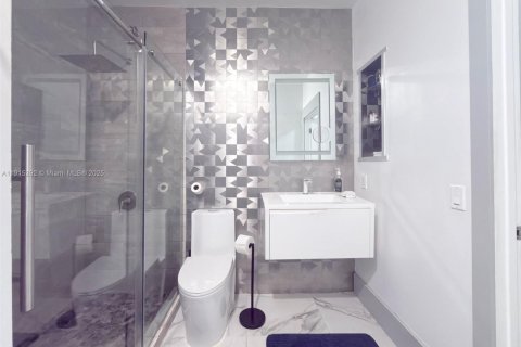 Condo in Miami, Florida, 2 bedrooms № 2082467 - photo 9