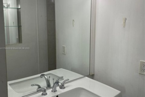 Condominio en venta en Miami, Florida, 1 dormitorio, 62.43 m2 № 1958608 - foto 19