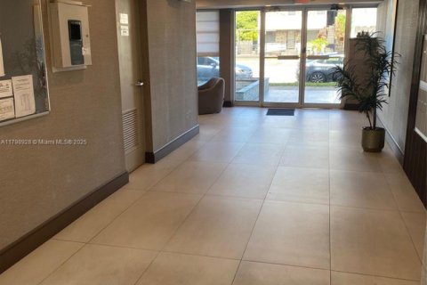 Condominio en venta en Miami, Florida, 1 dormitorio, 62.43 m2 № 1958608 - foto 6