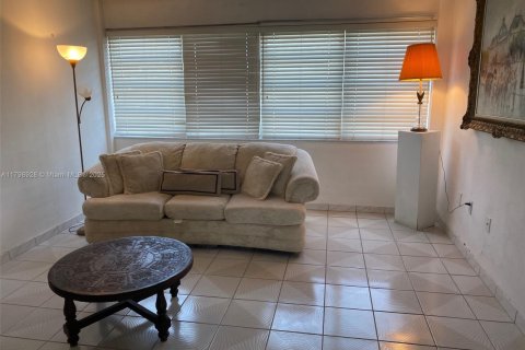 Condominio en venta en Miami, Florida, 1 dormitorio, 62.43 m2 № 1958608 - foto 10