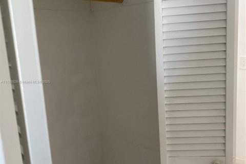 Condominio en venta en Miami, Florida, 1 dormitorio, 62.43 m2 № 1958608 - foto 24