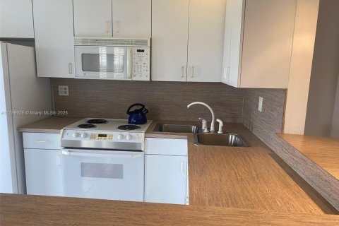 Condominio en venta en Miami, Florida, 1 dormitorio, 62.43 m2 № 1958608 - foto 14