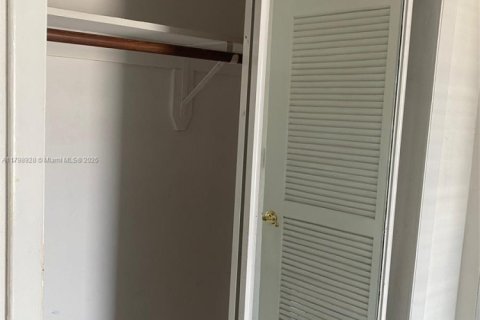 Condominio en venta en Miami, Florida, 1 dormitorio, 62.43 m2 № 1958608 - foto 25