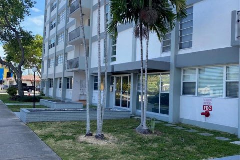Condominio en venta en Miami, Florida, 1 dormitorio, 62.43 m2 № 1958608 - foto 1