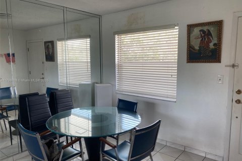 Condominio en venta en Miami, Florida, 1 dormitorio, 62.43 m2 № 1958608 - foto 11