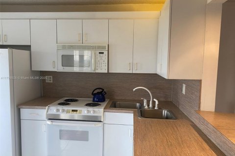 Condominio en venta en Miami, Florida, 1 dormitorio, 62.43 m2 № 1958608 - foto 15