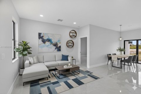 Купить виллу или дом в Лихай-Эйкерс, Флорида 3 спальни, 106.28м2, № 2026188 - фото 2