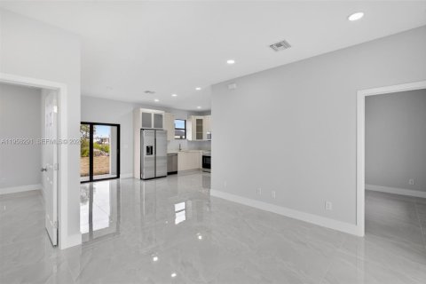 Купить виллу или дом в Лихай-Эйкерс, Флорида 3 спальни, 106.28м2, № 2026188 - фото 24