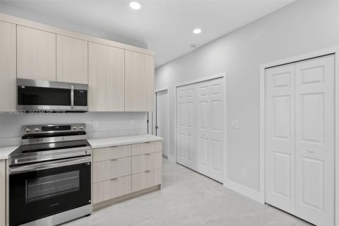 Купить виллу или дом в Лихай-Эйкерс, Флорида 3 спальни, 106.28м2, № 2026188 - фото 29