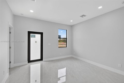 Купить виллу или дом в Лихай-Эйкерс, Флорида 3 спальни, 106.28м2, № 2026188 - фото 25