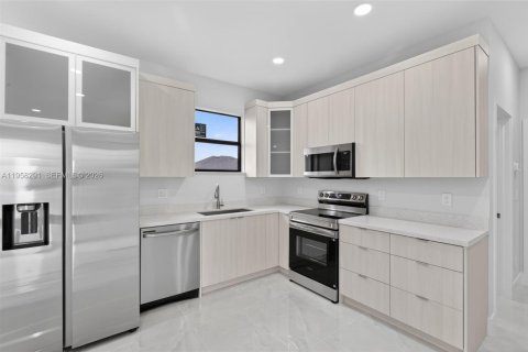 Купить виллу или дом в Лихай-Эйкерс, Флорида 3 спальни, 106.28м2, № 2026188 - фото 15