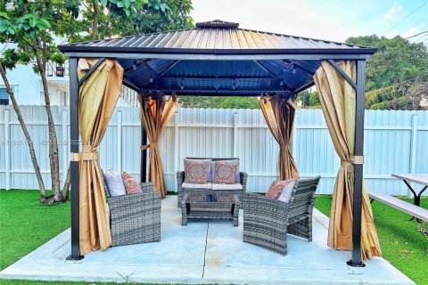 Villa ou maison à louer à Miami, Floride: 1 chambre, 74.32 m2 № 1989605 - photo 10