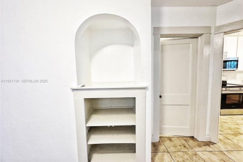 Villa ou maison à louer à Miami, Floride: 1 chambre, 74.32 m2 № 1989605 - photo 6