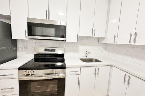 Villa ou maison à louer à Miami, Floride: 1 chambre, 74.32 m2 № 1989605 - photo 17