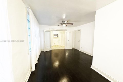 Villa ou maison à louer à Miami, Floride: 1 chambre, 74.32 m2 № 1989605 - photo 3