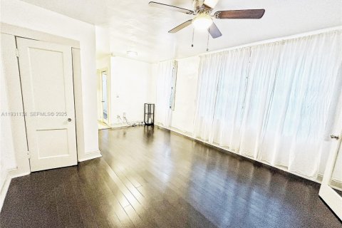 Villa ou maison à louer à Miami, Floride: 1 chambre, 74.32 m2 № 1989605 - photo 4