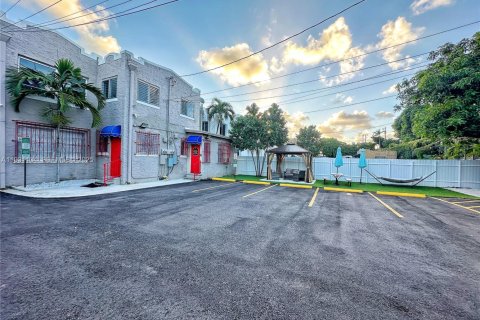 Villa ou maison à louer à Miami, Floride: 1 chambre, 74.32 m2 № 1989605 - photo 12