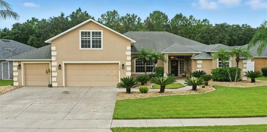 House in Port Orange, Florida 5 bedrooms, 260.59 sq.m. № 1844899