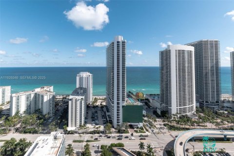 Condo in Hollywood, Florida, 2 bedrooms  № 2054263 - photo 18