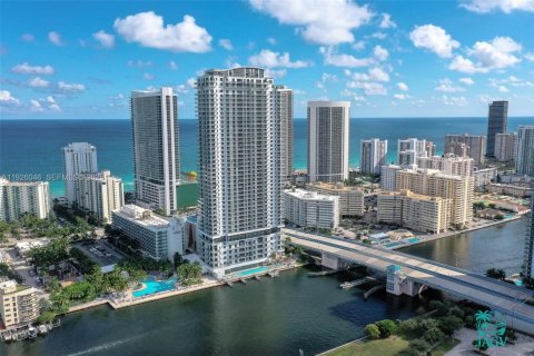 Condo in Hollywood, Florida, 2 bedrooms  № 2054263 - photo 3