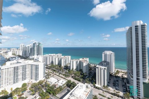 Condo in Hollywood, Florida, 2 bedrooms  № 2054263 - photo 16