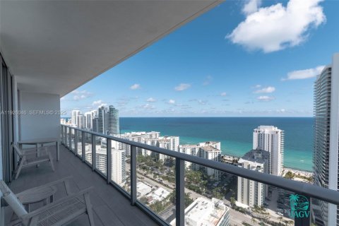 Condo in Hollywood, Florida, 2 bedrooms  № 2054263 - photo 17